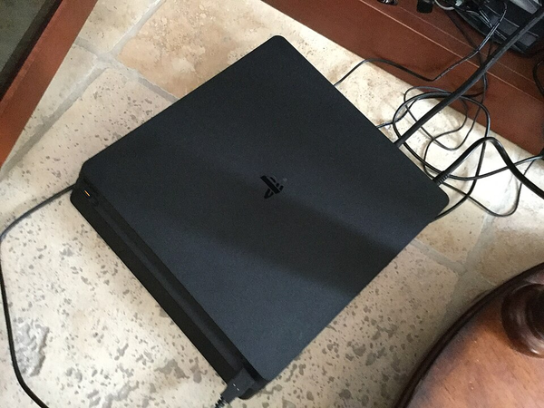 Sony PlayStation 4 Fat (500GB/1TB)
